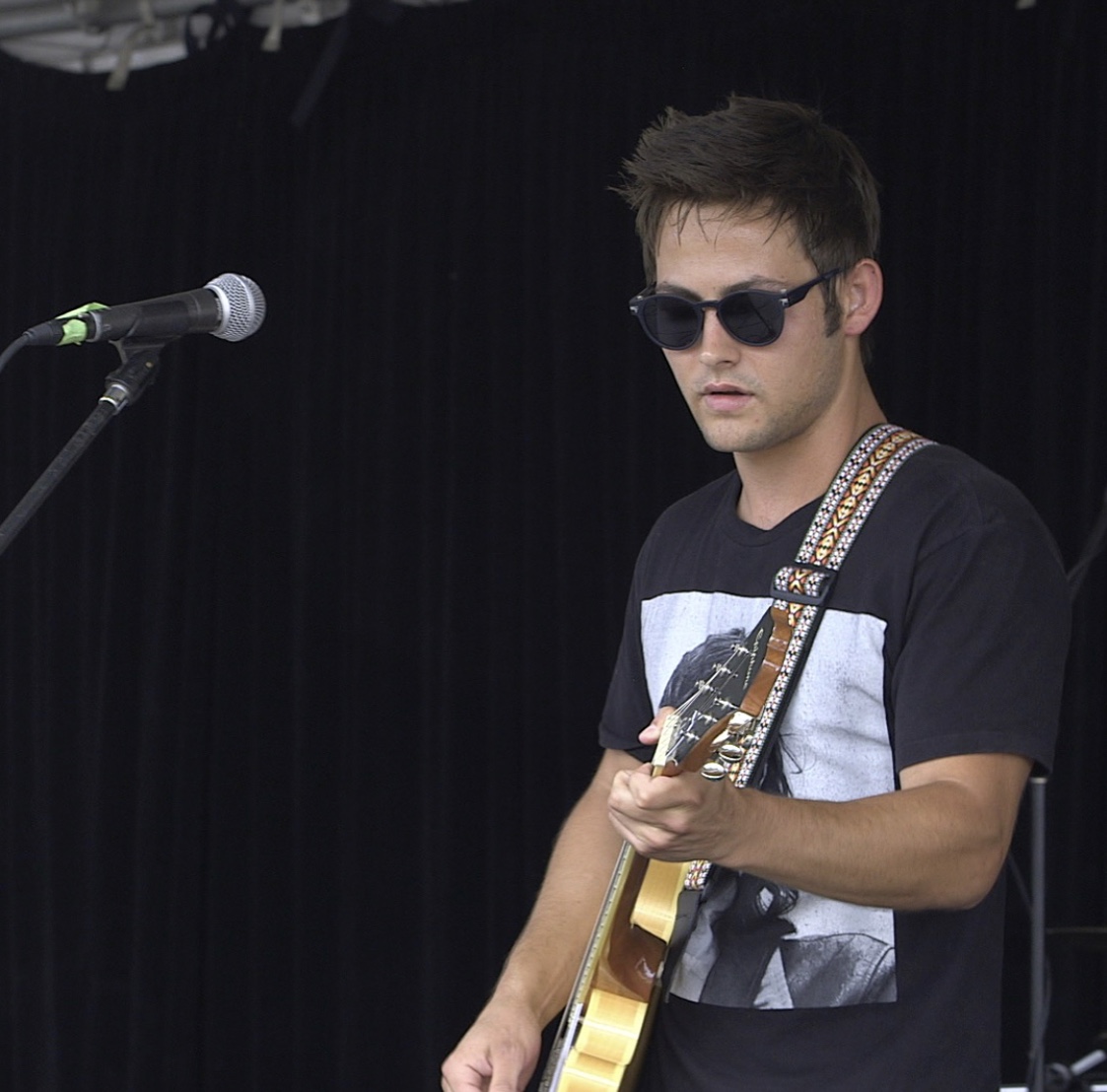 Live with sunglasses and electric guitar